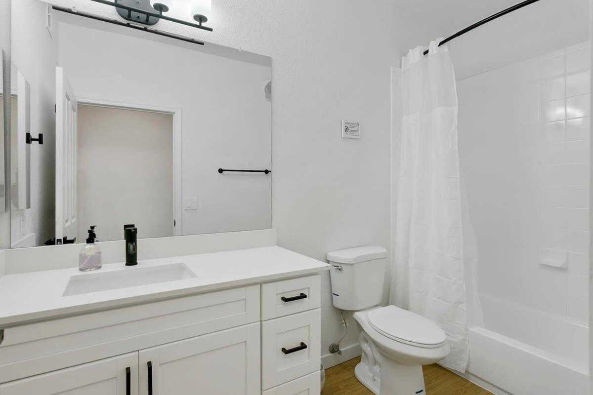 Cozysuites Glendale By The Stadium With Pool 02 Dış mekan fotoğraf