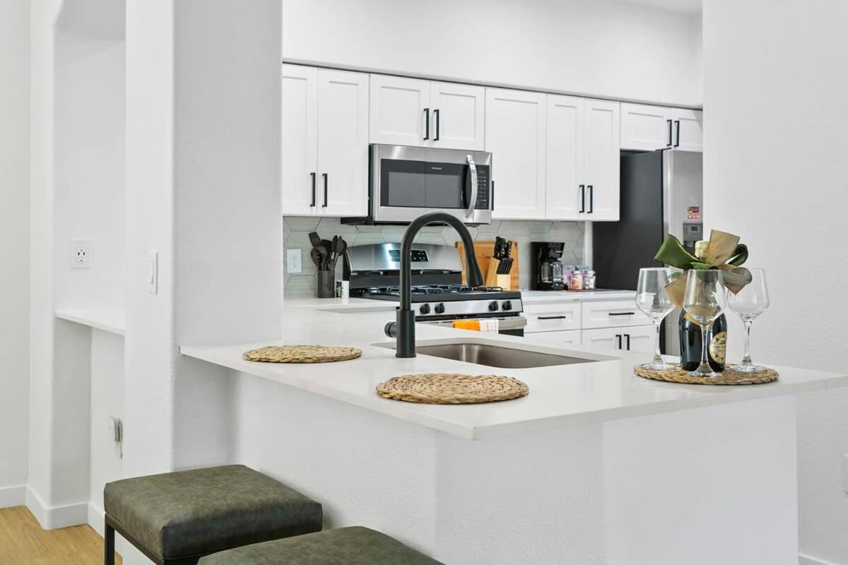Cozysuites Glendale By The Stadium With Pool 02 Dış mekan fotoğraf