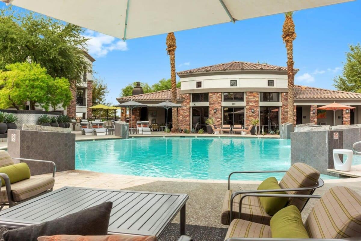 Cozysuites Glendale By The Stadium With Pool 02 Dış mekan fotoğraf